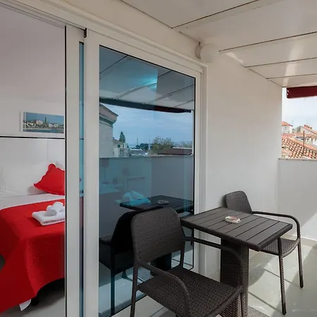 Plr Luxury Rooms Apartment